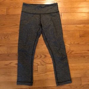SIZE 4: Lululemon wunderunder crop